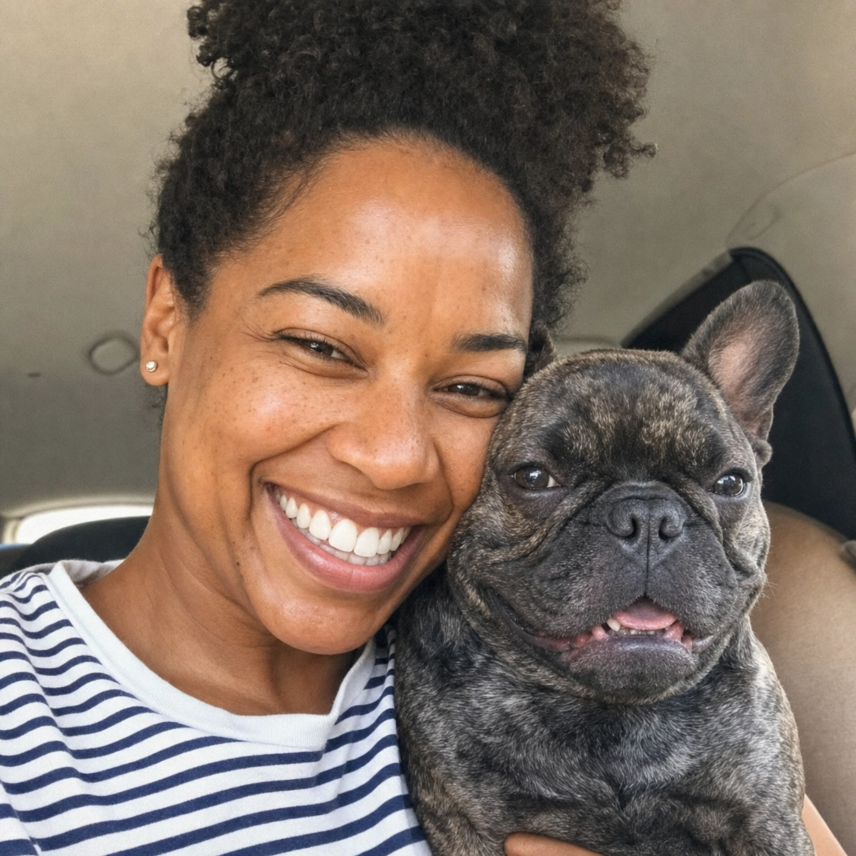 Frenchie owner with Umend supplement